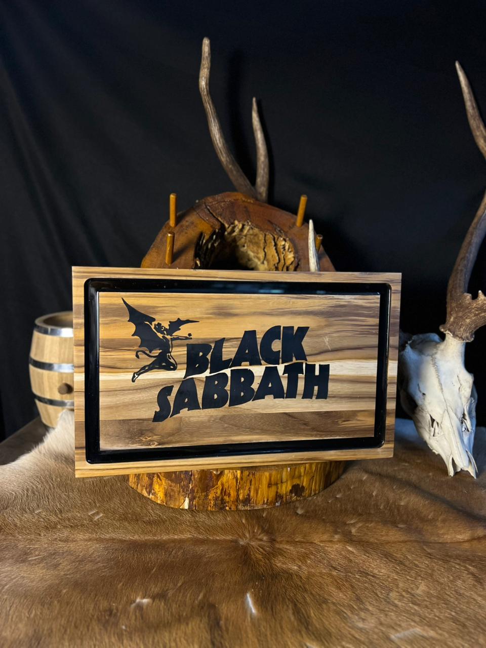 Tábua de Madeira Personalizada Black Sabbath - 45,5cm x 27cm