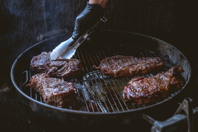 Faca para churrasco: como escolher a ideal para cortes perfeitos