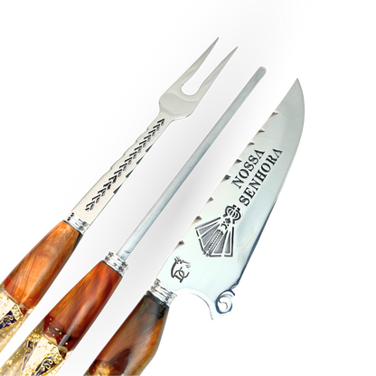 Kit Artesanal 10" 3 Peças (Garfo + Faca + Chaira) - Cabo Híbrido Madeira e Resina com Nossa Senhora