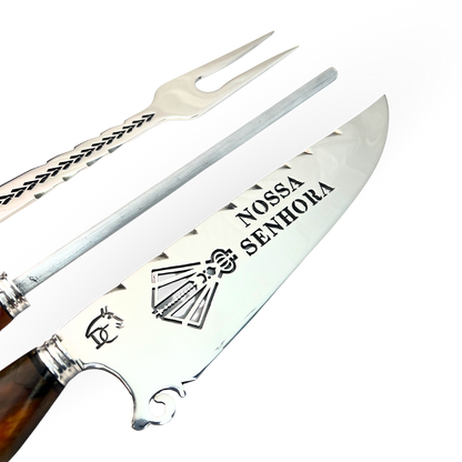Kit Artesanal 10" 3 Peças (Garfo + Faca + Chaira) - Cabo Híbrido Madeira e Resina com Nossa Senhora