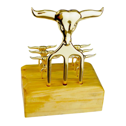 Kit Petisco Elegance - Garfo Tridente e 6 Garfinhos Dourados com Base Madeira