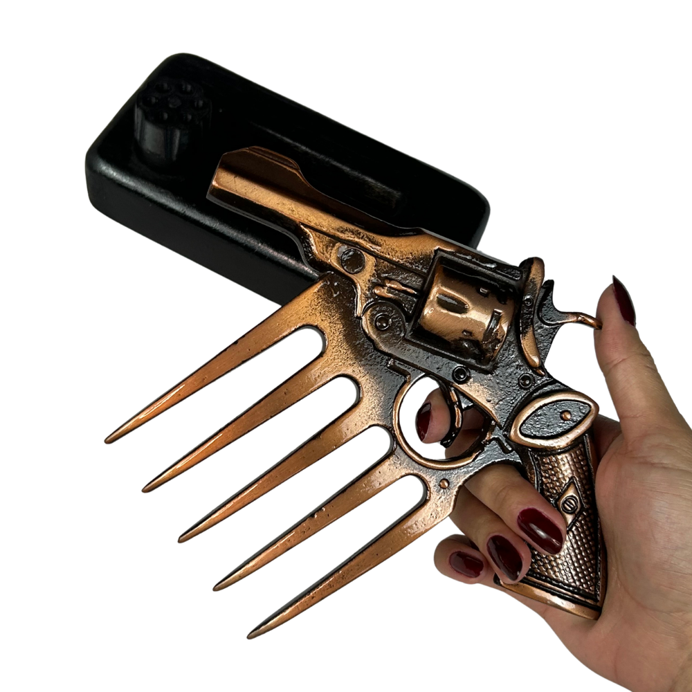 Garra em Formato de Arma Bronze com Suporte - Acabamento Cobre Envelhecido - Base Madeira Preta