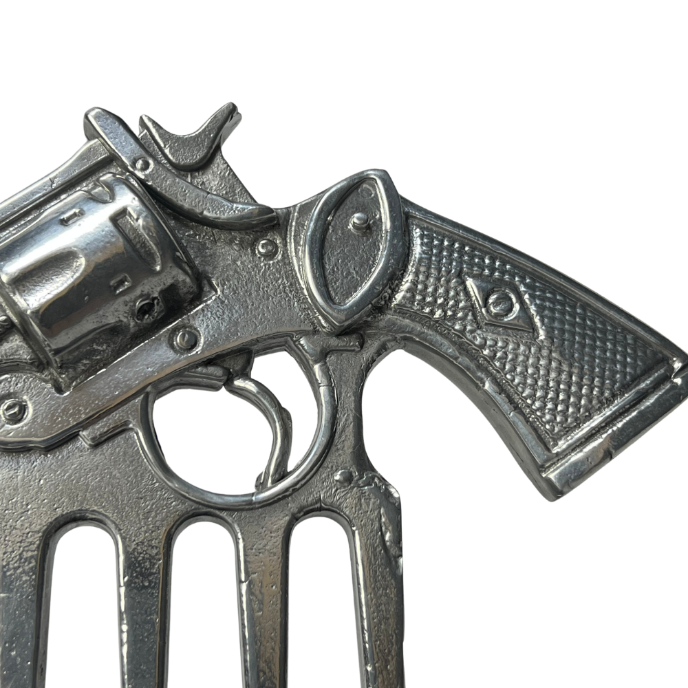 Garra em Formato de Arma Prata com Suporte