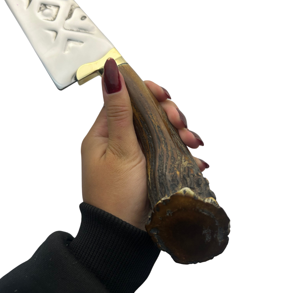 Faca Artesanal 11" - Lâmina Matrizada 3mm - Cabo Chifre de Cervo Legítimo Queimado - Guarda Latão Dourado - 33cm Total