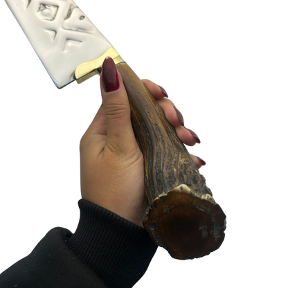 Faca Artesanal 11" - Lâmina Matrizada 3mm - Cabo Chifre de Cervo Legítimo Queimado - Guarda Latão Dourado - 33cm Total