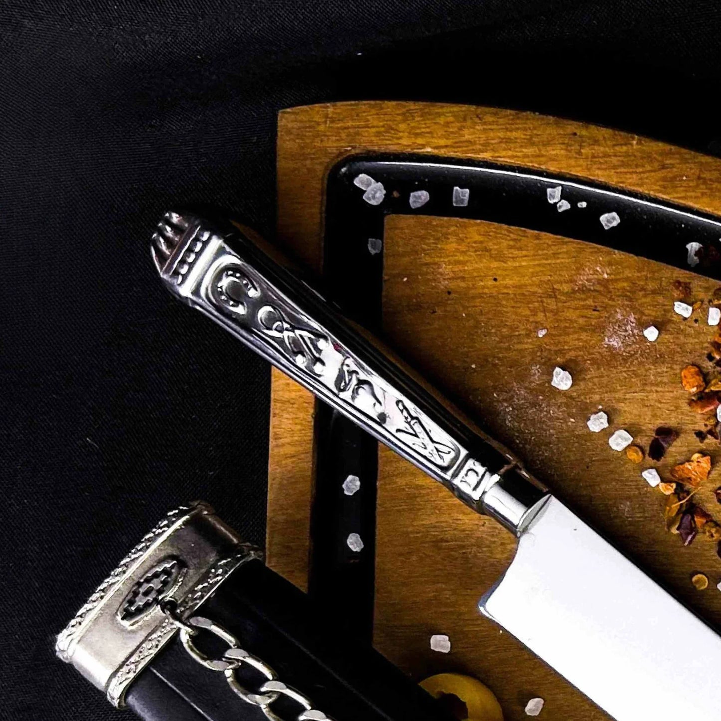 Faca Campeira Herança Gaúcha 9" Aço Inox 420C - Cabo Metal Bainha Couro Corrente