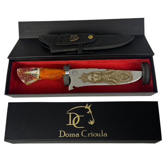 Faca Artesanal 8" Nossa Senhora Aparecida - Gravação a Laser - Cabo Madeira e Resina com Medalha Dourada