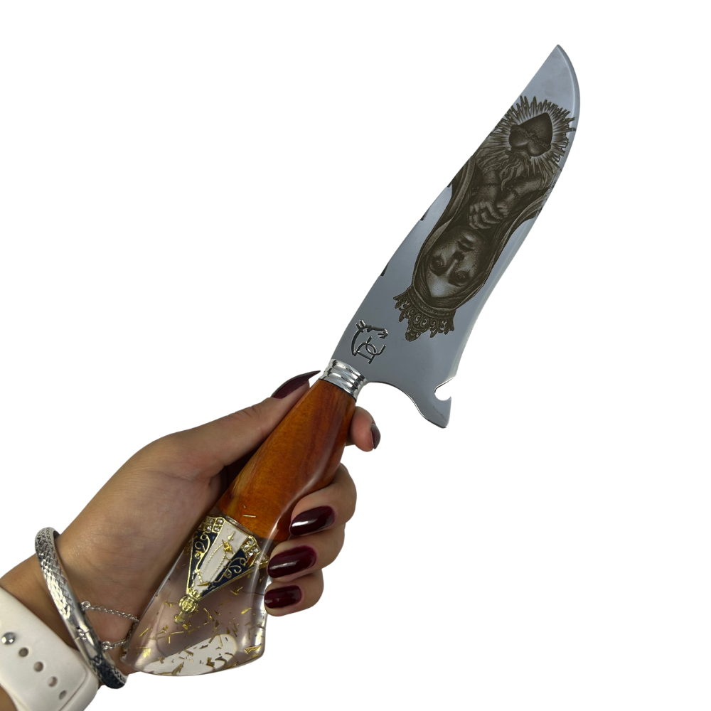 Faca Artesanal 8" Nossa Senhora Aparecida - Gravação a Laser - Cabo Madeira e Resina com Medalha Dourada