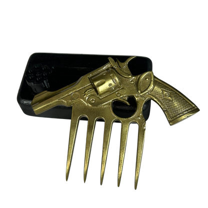 Garra em Formato de Arma Dourada com Suporte - Acabamento Ouro Envelhecido - Base Madeira Preta