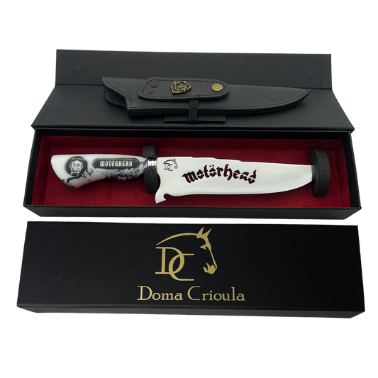 Faca Artesanal Motörhead - Cabo Marmorizado Branco e Preto - Logo Gravado - Bainha Couro - Embalagem Premium