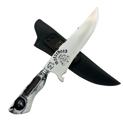 Faca Artesanal Motörhead - Cabo Marmorizado Branco e Preto - Logo Gravado - Bainha Couro - Embalagem Premium | Doma Crioula Cutelaria Artesanal