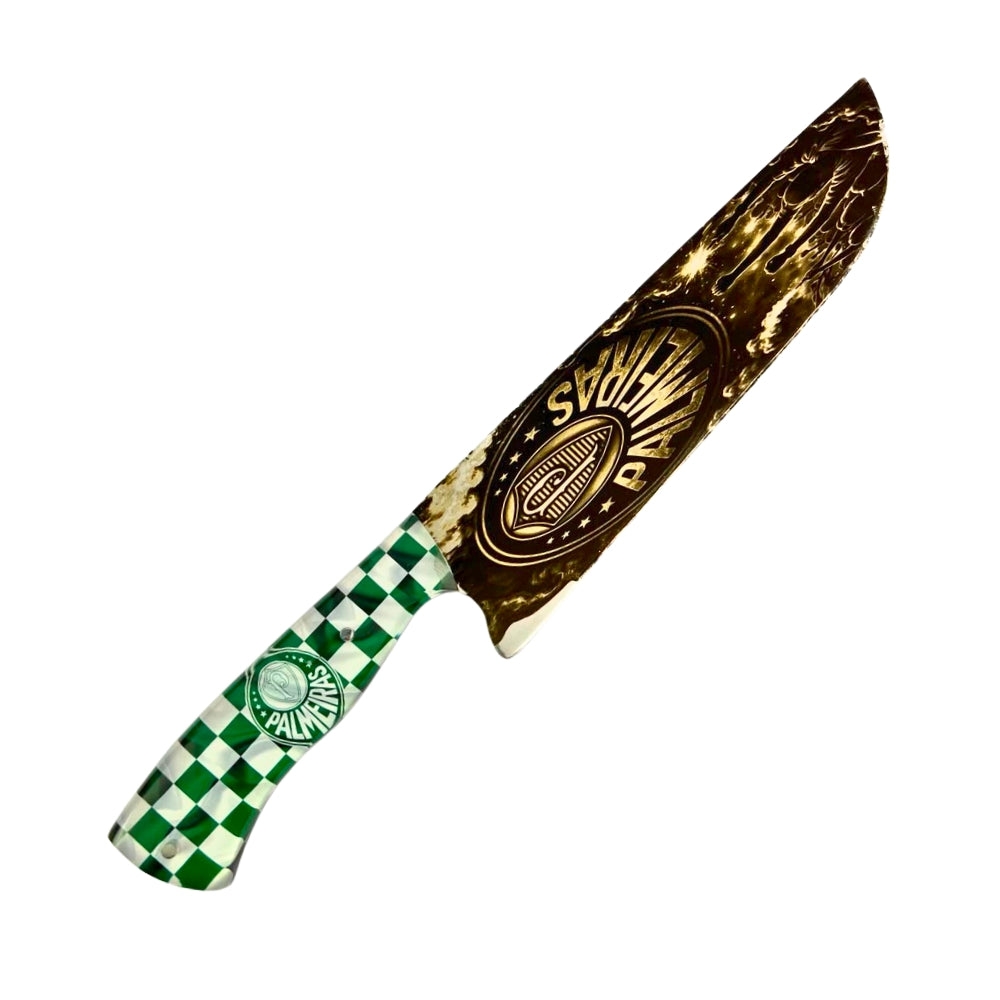 Detalhe do cabo xadrez verde e branco com escudo do Palmeiras gravado