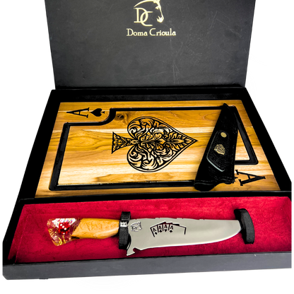 Kit Baralho Premium - Tábua Ás de Copas + Faca 8 Polegadas - Caixa Presente Exclusiva