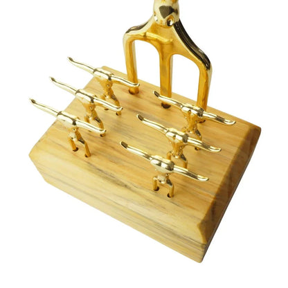 Kit Petisco Elegance - Garfo Tridente e 6 Garfinhos Dourados com Base Madeira