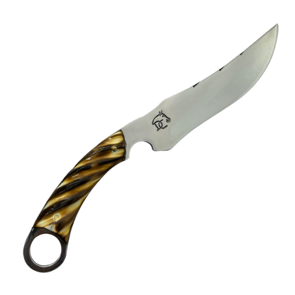 Faca Artesanal 8" Full Tang - Lâmina 3mm - Cabo Chifre de Cervo Trabalhado - Detalhes Maçarico - Guarda Circular Aço