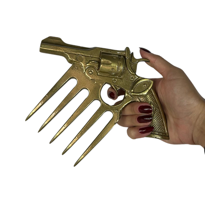 Garra em Formato de Arma Dourada com Suporte - Acabamento Ouro Envelhecido - Base Madeira Preta