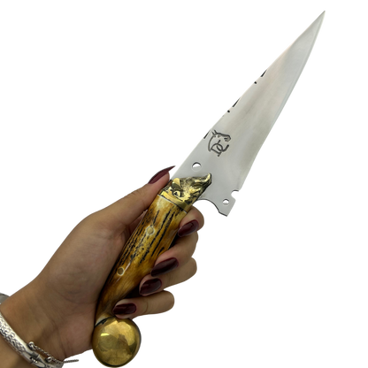 Faca Artesanal 7" - Lâmina 3mm - Cabo Chifre de Cervo Queimado - Guarda Javali Latão - Ponta Latão Dourado - 30cm Total
