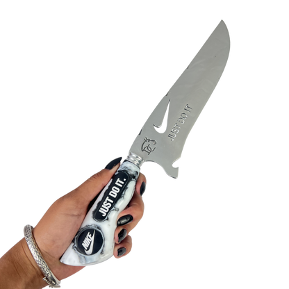 Faca Nike 8 Polegadas | Lâmina Vazada Just Do It | Cabo Resina