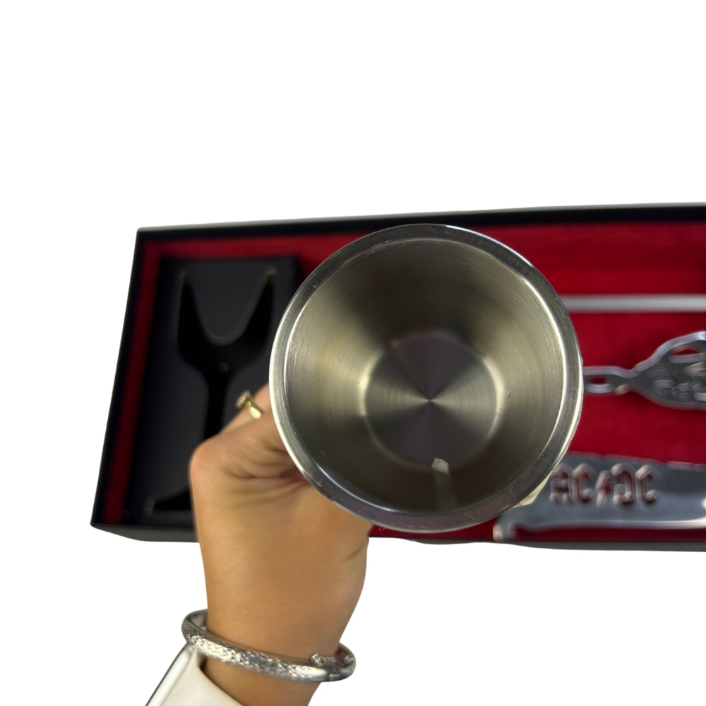 Kit AC/DC Premium - Faca 8", Garfo, Chaira e Taça Caveira em Resina - Edição Especial