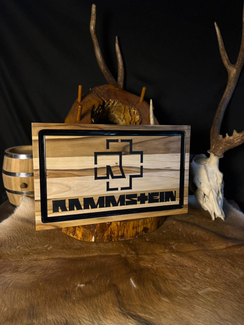 Tábua de Madeira Personalizada Rammstein - 45,5cm x 27cm