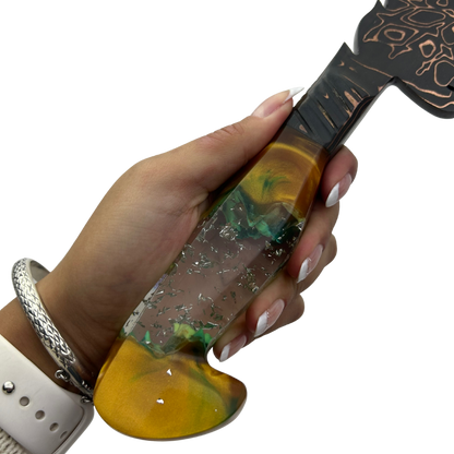 Faca Artesanal Tiger Damasco com Cobre - Cabo Resina Brilha no Escuro - Flocos e Placa - Peça Única Exclusiva