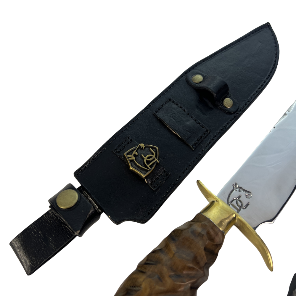 Faca Tática 8" Aço Inox 420C - Cabo Madeira Esculpida - Detalhes Latão Dourado - Caixinha Madeira Vermelha - Personalização Laser Grátis