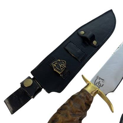 Faca Tática 8" Aço Inox 420C - Cabo Madeira Esculpida - Detalhes Latão Dourado - Caixinha Madeira Vermelha - Personalização Laser Grátis