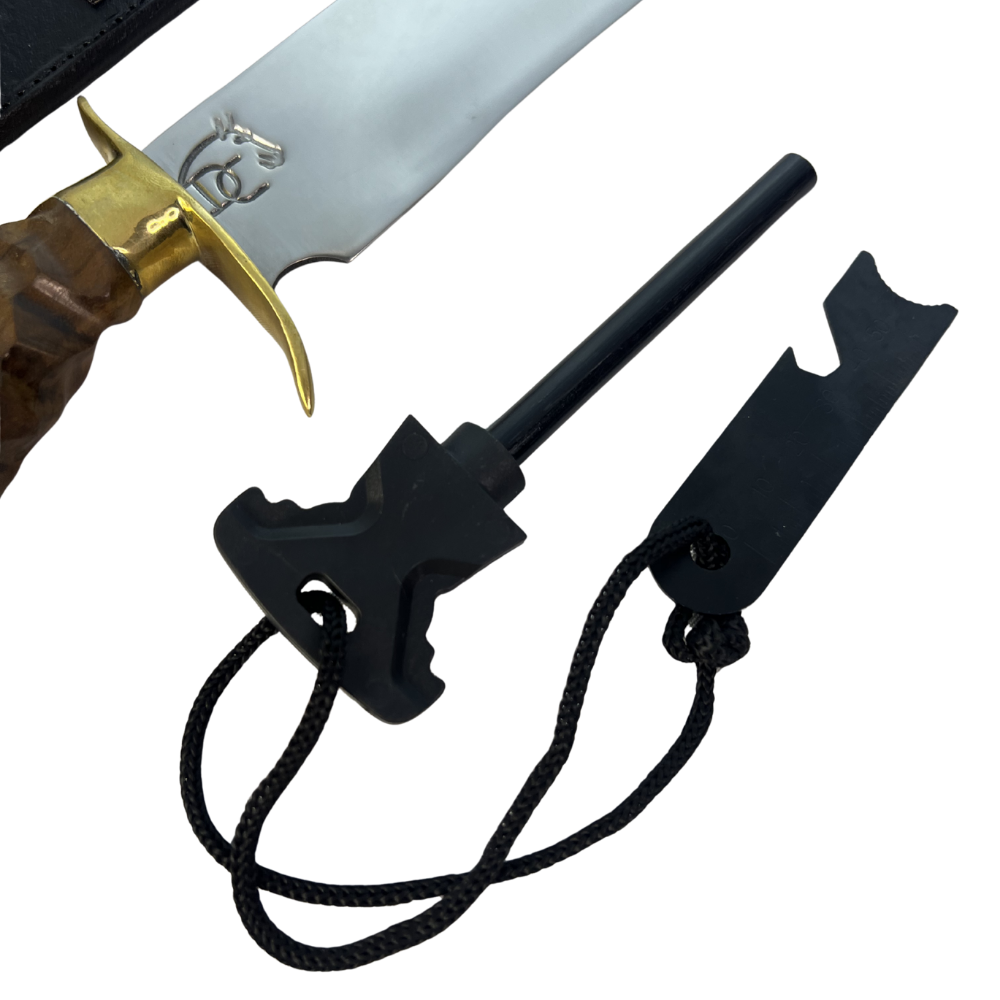 Faca Tática 8" Aço Inox 420C - Cabo Madeira Esculpida - Detalhes Latão Dourado - Caixinha Madeira Vermelha - Personalização Laser Grátis