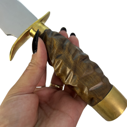 Faca Tática 8" Aço Inox 420C - Cabo Madeira Esculpida - Detalhes Latão Dourado - Caixinha Madeira Vermelha - Personalização Laser Grátis