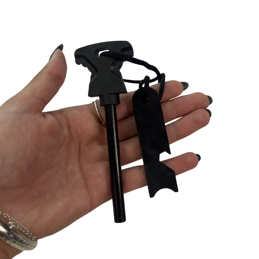 Faca Tática 8" Aço Inox 420C - Cabo Madeira Esculpida - Detalhes Latão Dourado - Caixinha Madeira Vermelha - Personalização Laser Grátis