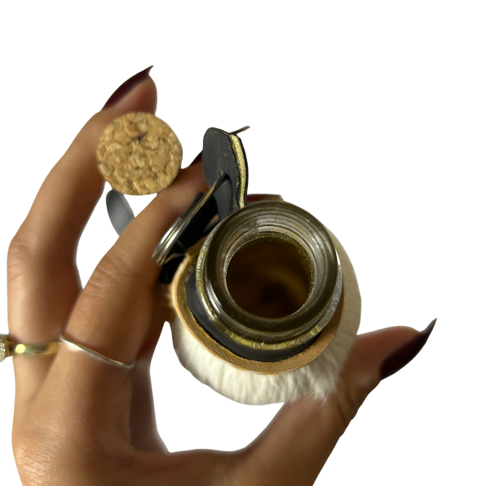 Kit Cantil + Copo em Imitação de Pata de Vaca - Acabamento Premium com Costura Dourada - Tradição Gaúcha