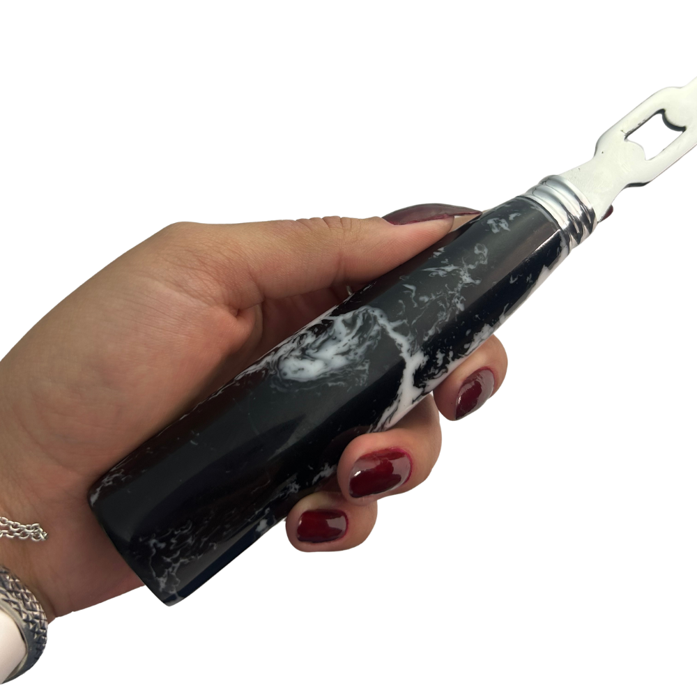 Garfo Artesanal Rock 'n' Roll - Aço Inox com Design Vazado - Cabo em Resina Marmorizada - Coleção Rock Legends