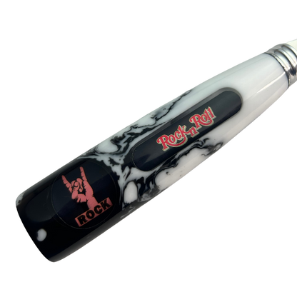 Garfo Artesanal Rock 'n' Roll - Aço Inox com Design Vazado - Cabo em Resina Marmorizada - Coleção Rock Legends