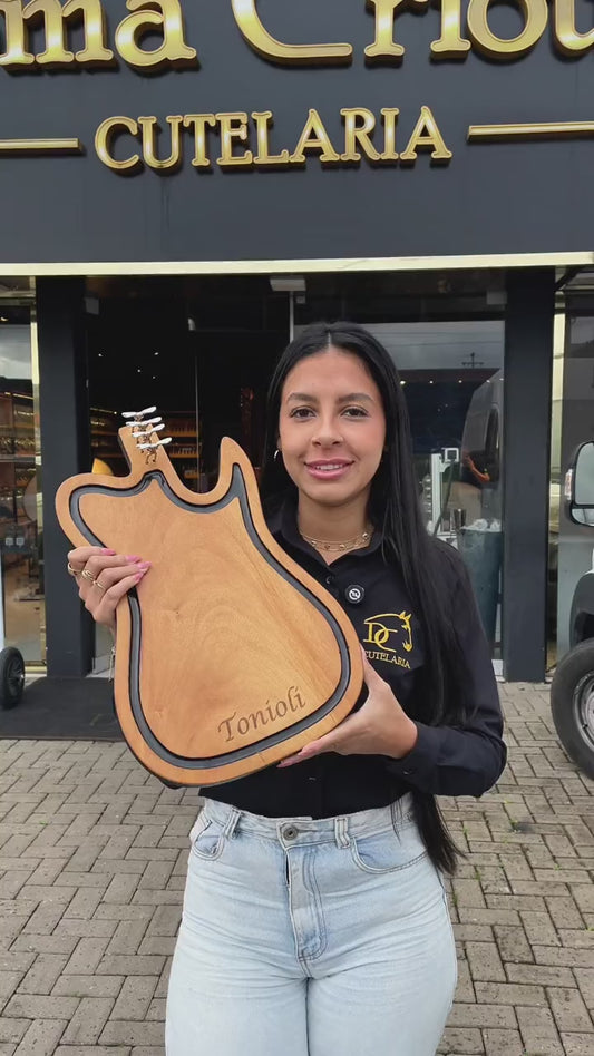 Vídeo da Tábua de Corte Guitarra com petisqueiro – Doma Crioula Cutelaria