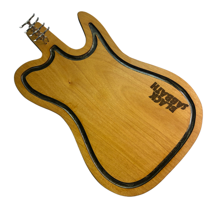 Tábua de Corte Artesanal Guitarra Black Sabbath - Madeira Nobre com Suporte Garfos - Coleção Rock Legends