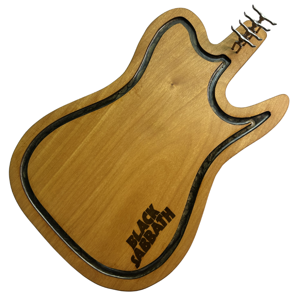 Tábua de Corte Artesanal Guitarra Black Sabbath - Madeira Nobre com Suporte Garfos - Coleção Rock Legends