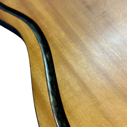 Tábua de Corte Artesanal Guitarra Black Sabbath - Madeira Nobre com Suporte Garfos - Coleção Rock Legends