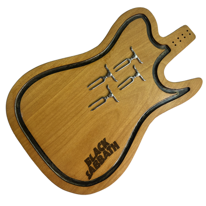 Tábua de Corte Artesanal Guitarra Black Sabbath - Madeira Nobre com Suporte Garfos - Coleção Rock Legends