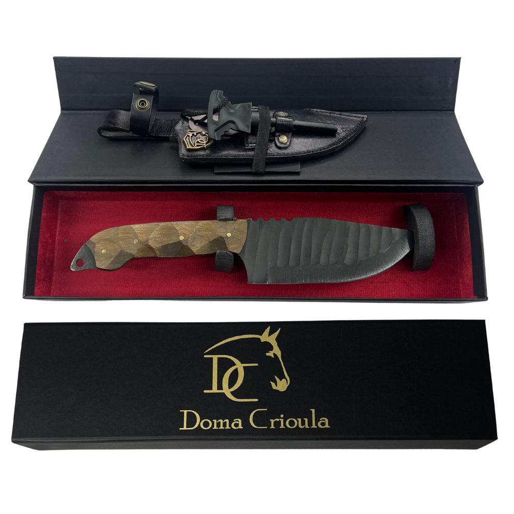 Faca Artesanal Tatica 6" - Aço Carbono - Cabo Madeira - Dorso 4mm - Kit Sobrevivência com Pederneira | Doma Crioula Cutelaria Artesanal