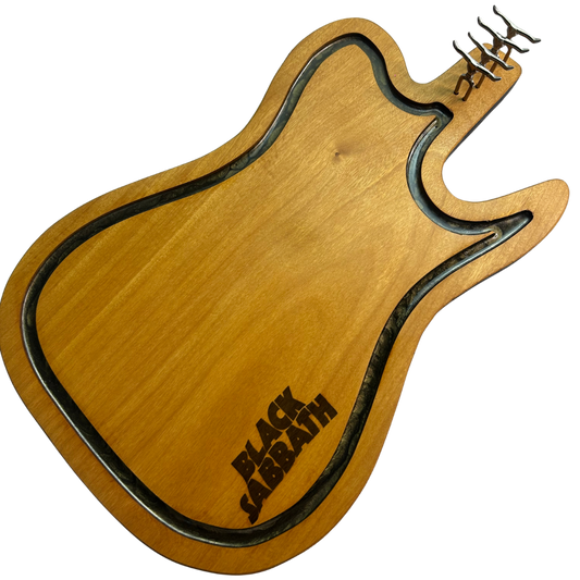 Tábua de Corte Artesanal Guitarra Black Sabbath - Madeira Nobre com Suporte Garfos - Coleção Rock Legends