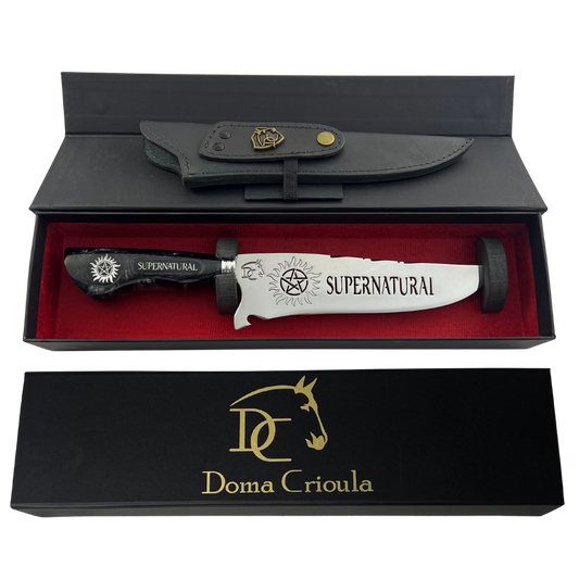 Faca Artesanal Supernatural 8" - Cabo Resina - Símbolos Anti-Possessão - Bainha Couro - Coleção Séries