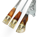 Kit Artesanal 10" 3 Peças (Garfo + Faca + Chaira) - Cabo Híbrido Madeira e Resina com Nossa Senhora